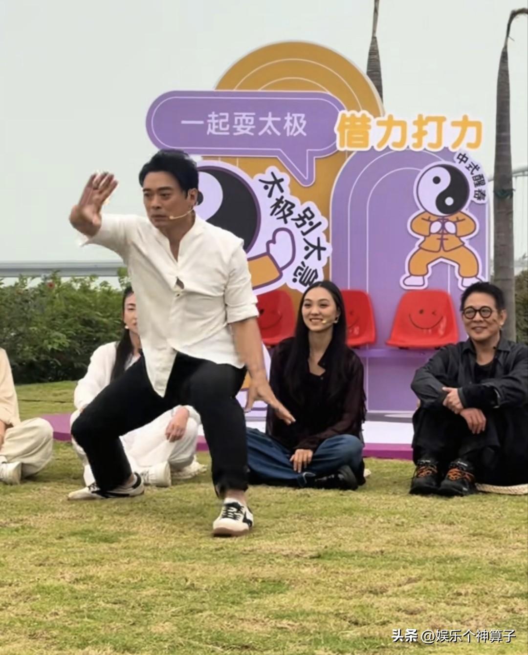 万万没想到，樊少皇在李连杰面前展示太极拳！
3月21日，李连杰带着女儿现身北海，