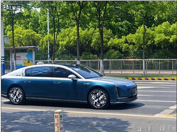 尊界S800 Grand Design作为高定版要卖200万！这配色确实高级尊界