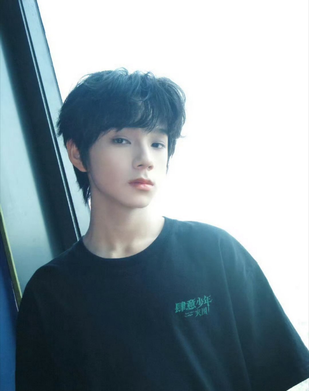 TF五代 拿电话手表聊国际新闻 TF五代小朋友也太可爱了！拿着电话手表一本正经聊