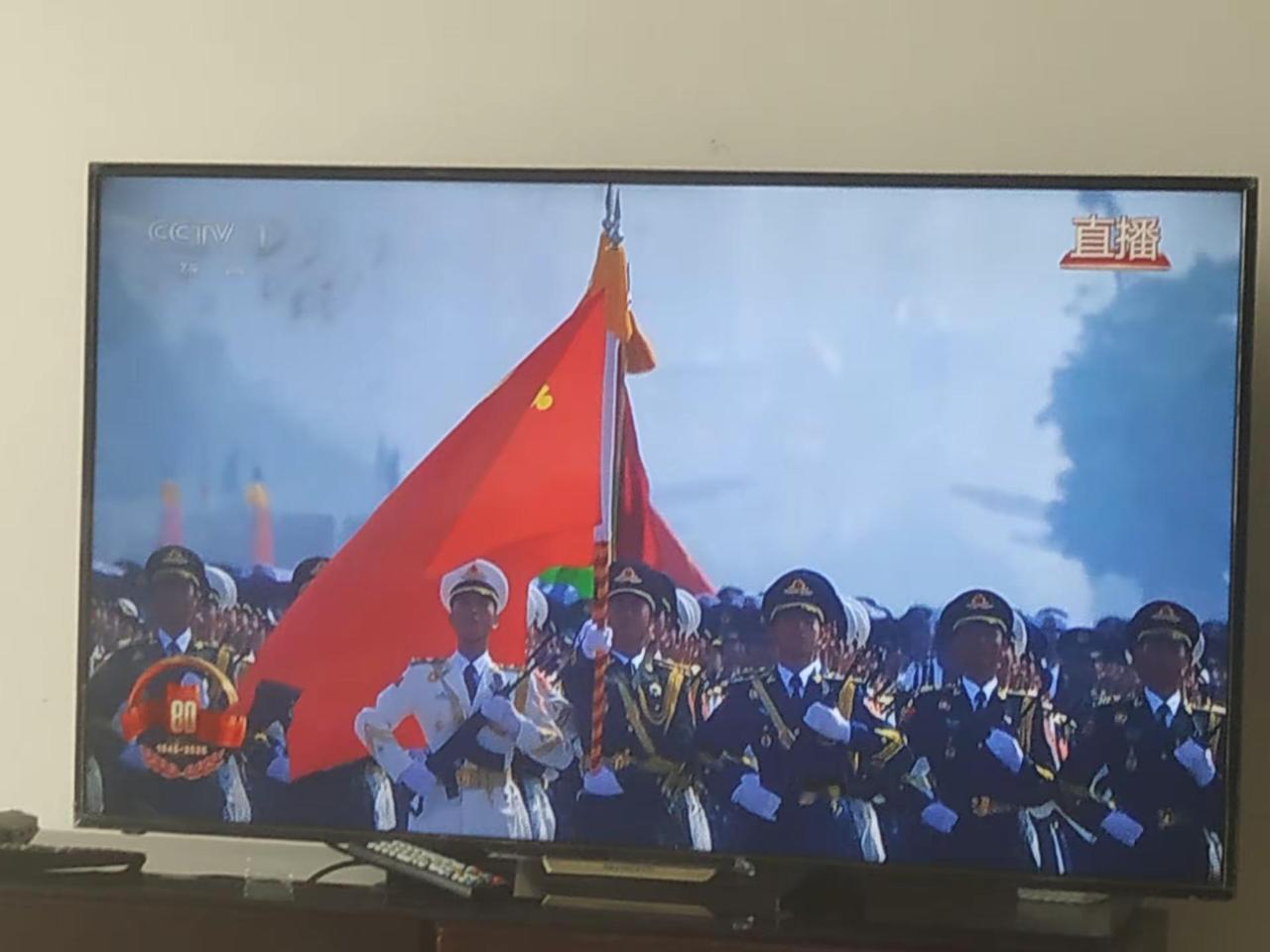 上午观看九·三大阅兵直播。抗战胜利80周年大阅兵 全国人民为之振奋，伟大胜利的意