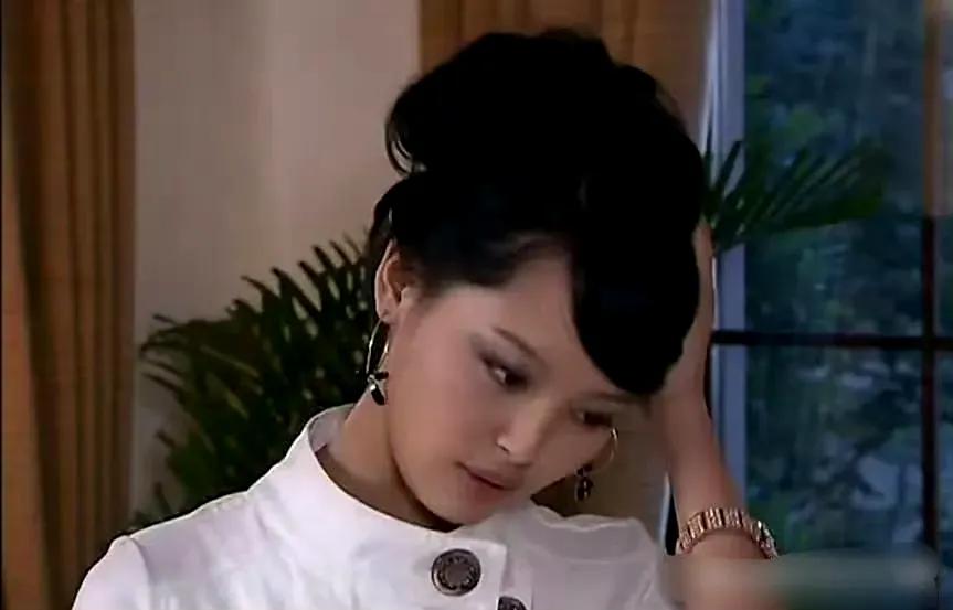 《丑女无敌》里的辛芷蕾，当时嘴唇没起泡，状态可好，剧里表现很亮眼 ​