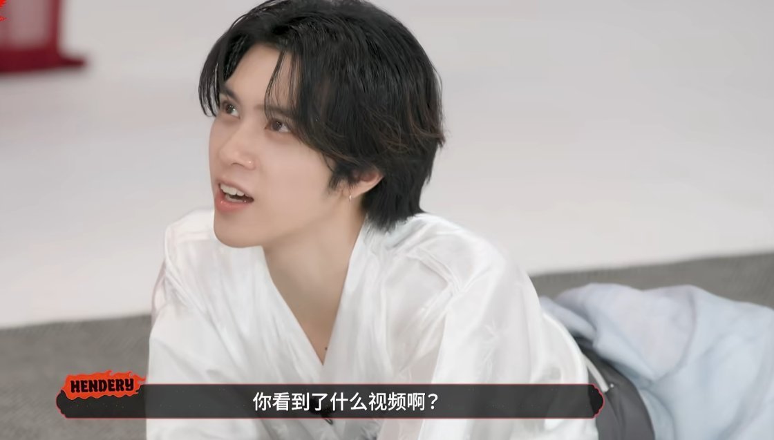 “你看到了什么视频啊～？”你这是什么姿势啊😗 