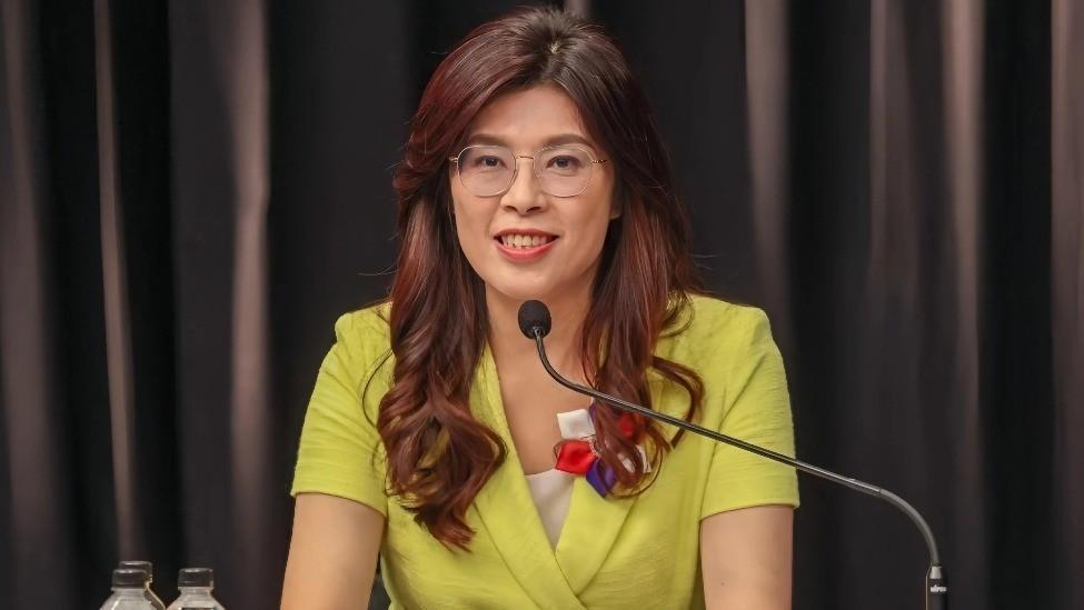 “统一女神”郑丽文，看到有人呼吁：“我是个非常期待祖国两岸统一的公民，希望你不要