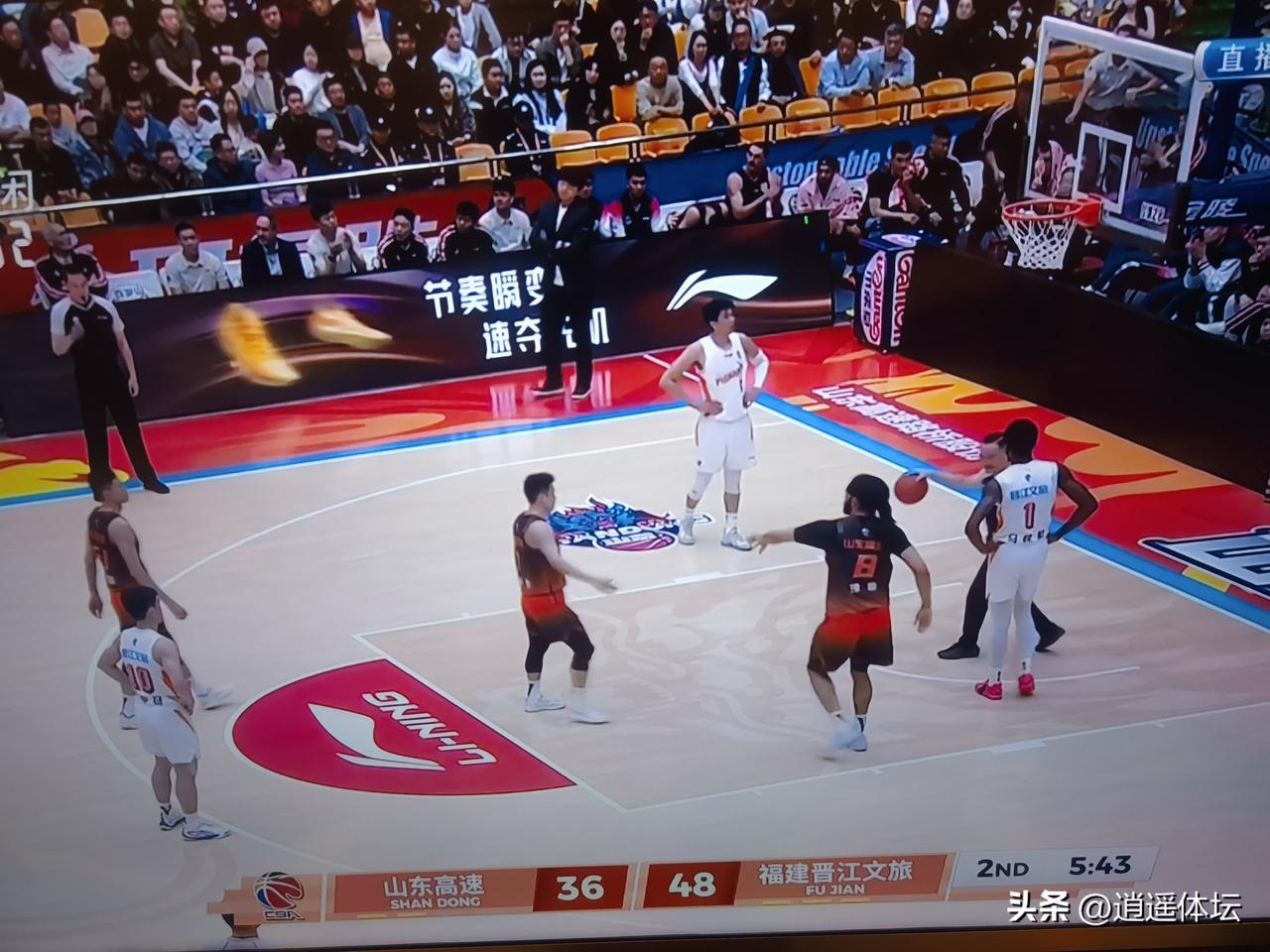 邱彪，这是玩火！山东高速男篮36：48，在主场落后福建晋江12分。
      