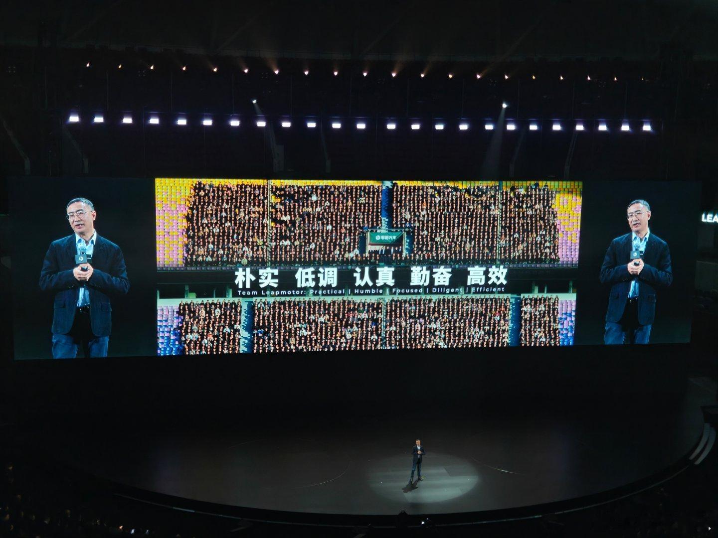 零跑用这五个字总结了团队的性格非常典型中式理工科工程师特点而这张图用在零跑十周年