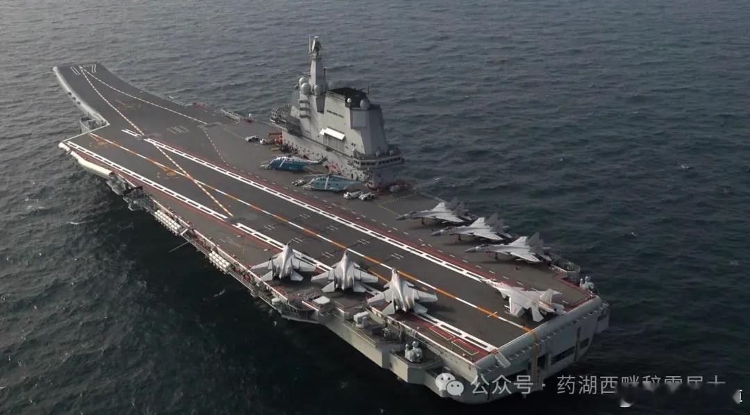 难得三航母“三舰同框”恰逢076两栖攻击舰51舰官宣南下测试与训练，祝贺中国海军