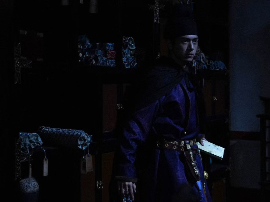 李现重回内娱上班状态夯爆了 李现说爬山暂停回内娱上班的时候那个笑容太有感染力了。