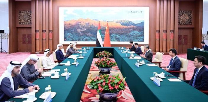 中东打成这样，阿联酋没去华盛顿，没去布鲁塞尔，专机直飞北京。而且来的不是外长，是