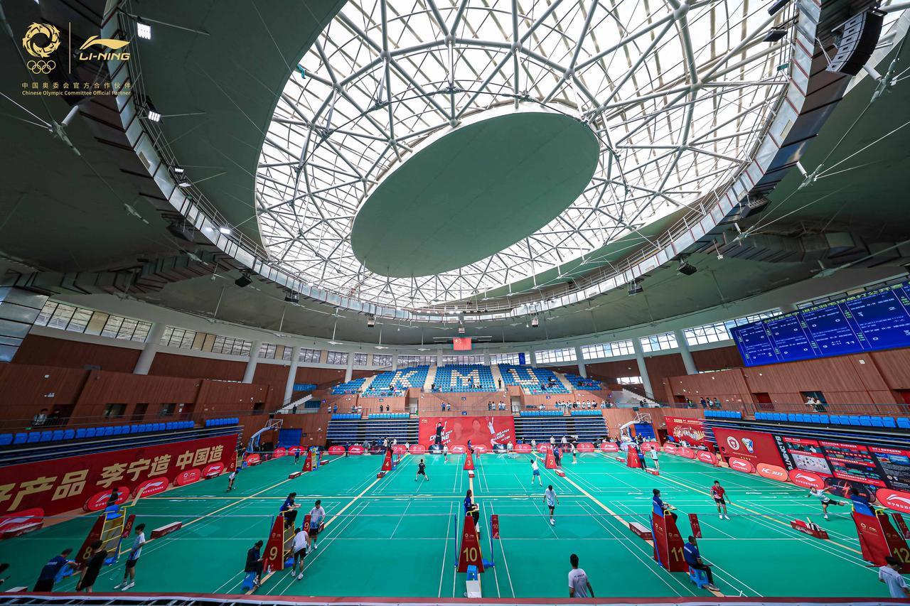 2026李宁·谌龙羽毛球单打公开赛
昆明、柳州双城挥拍 ！
“穿全套李宁 赢雷霆