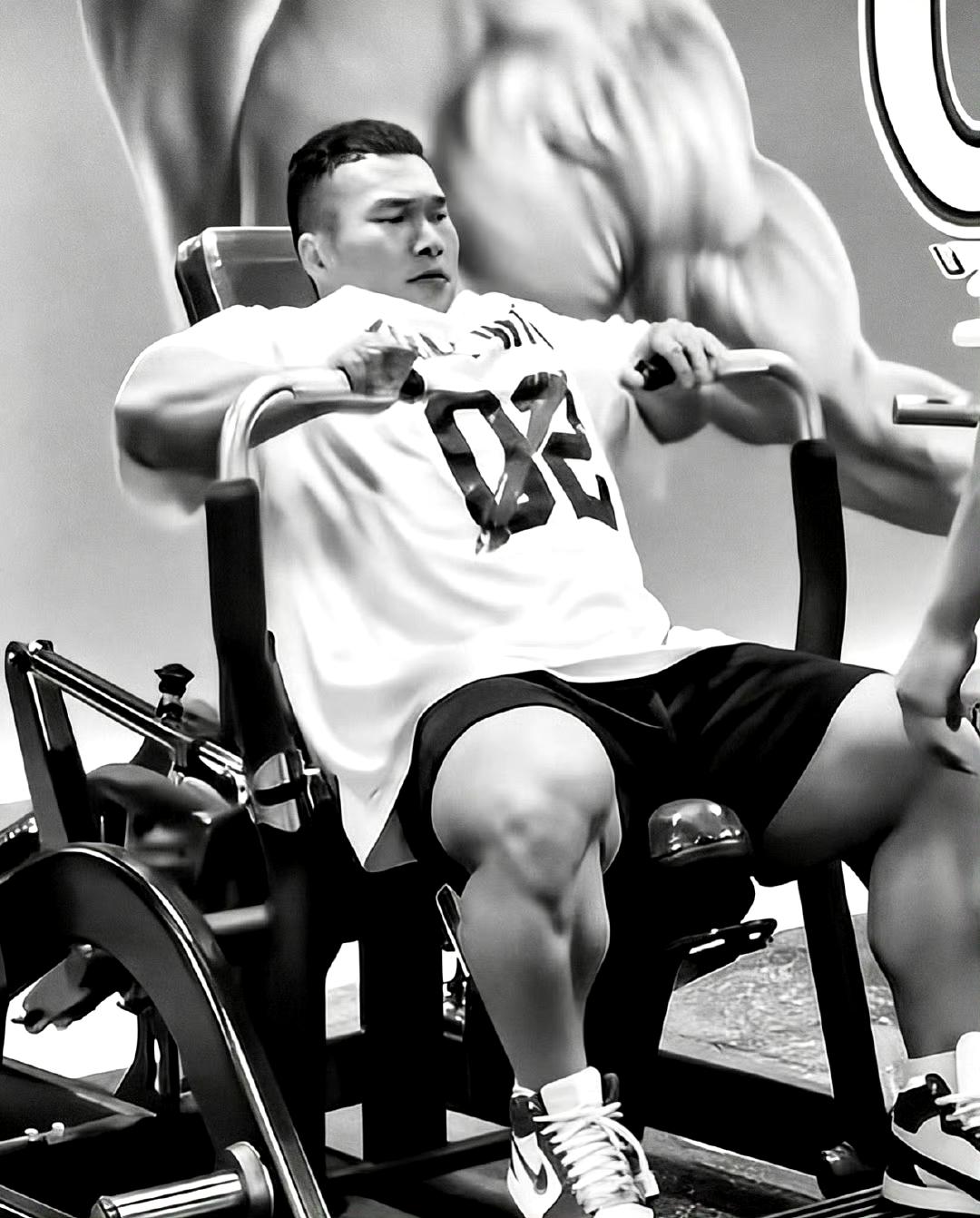 太可惜了，
30岁健美八冠王、IFBB PRO选手王昆，
在2025年12月14