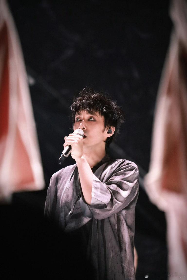 王传君为了野人豁出去了、王传君为了野人拼了从外形到神态全方位打磨，王传君为野人豁