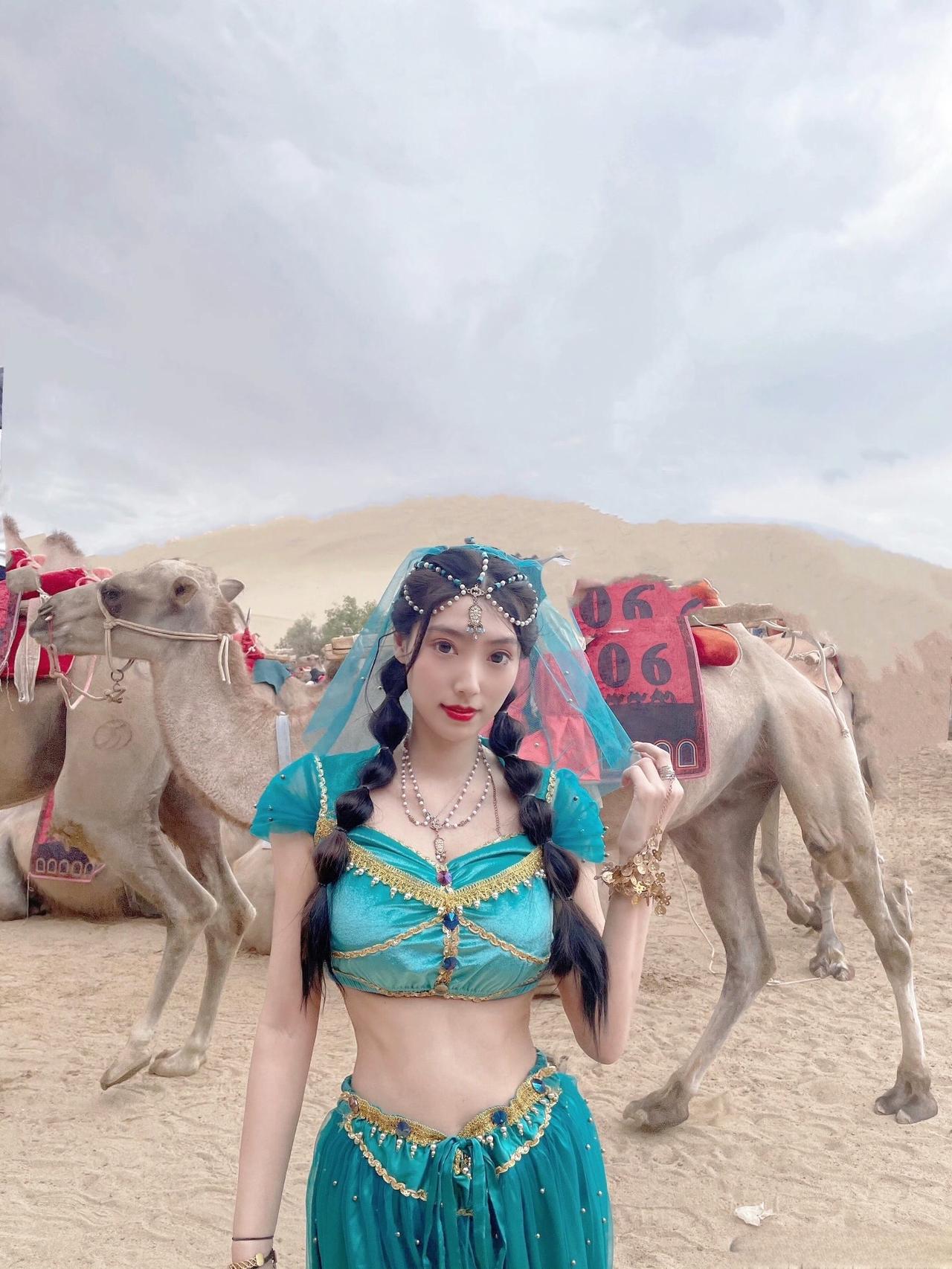 在无垠的沙漠中，每一步都踏出了自由的印记，这是属于你的独特旅行篇章。
上热门 我