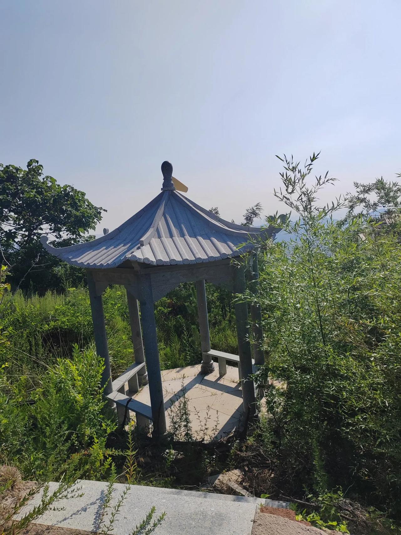这个世界只有当你站在中国这块土地上的时候，你才能够嘲笑别人。
比如，特朗普的关税