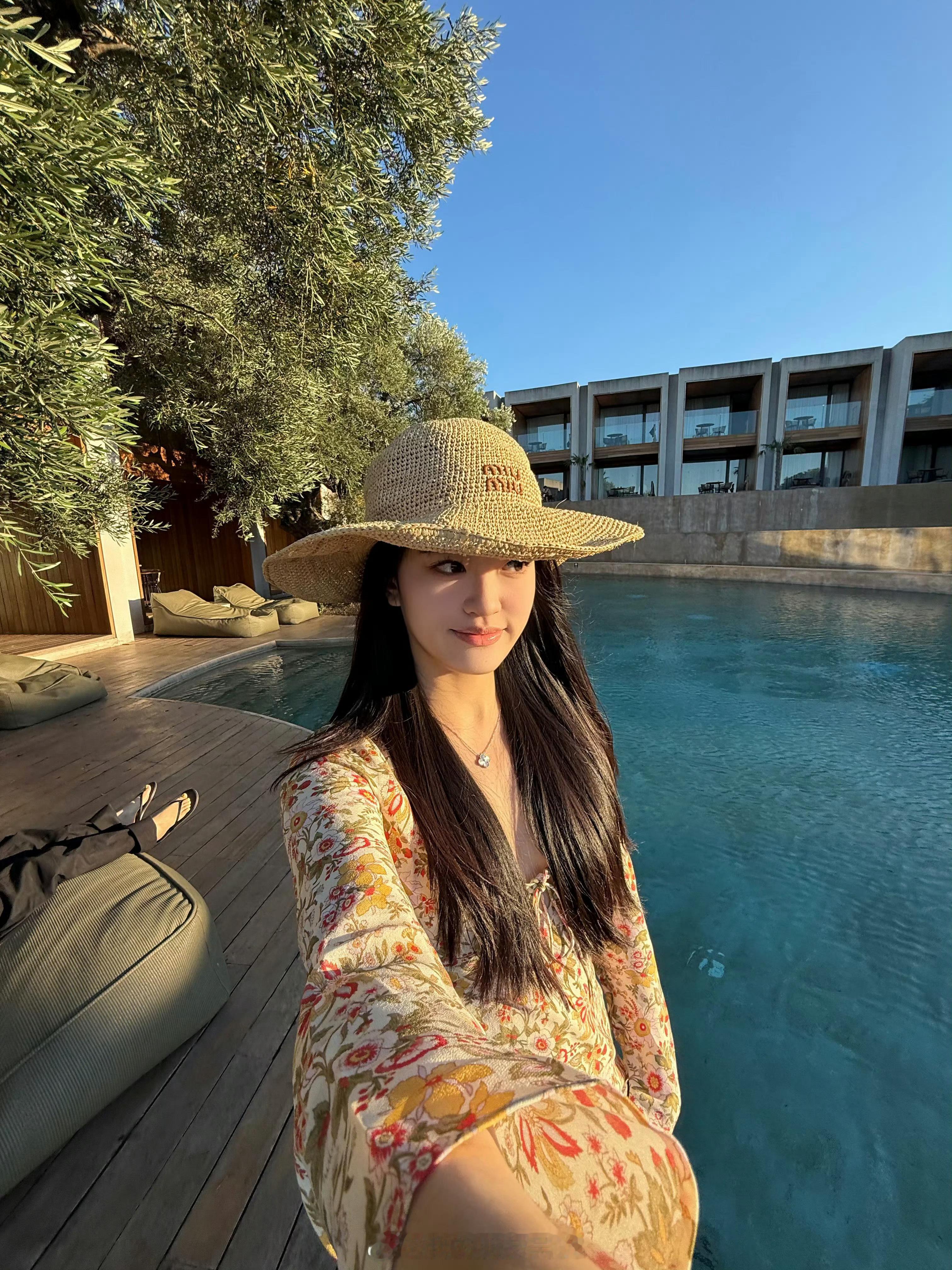 Jackeylove女友吴55晒照：希腊·扎金索斯旅游日记~据说五五家里条件很好