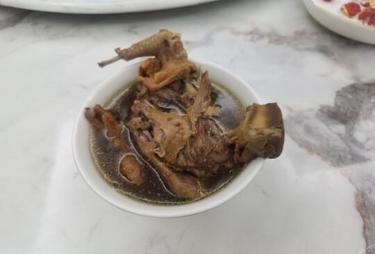 滋补养生鸽子汤