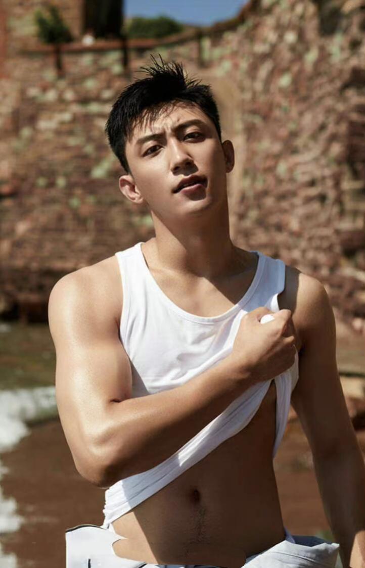 黄景瑜前妻深夜开撕， 时隔多年仍不放，前妻暗讽太扎心

黄景瑜前妻王雨馨4月5日