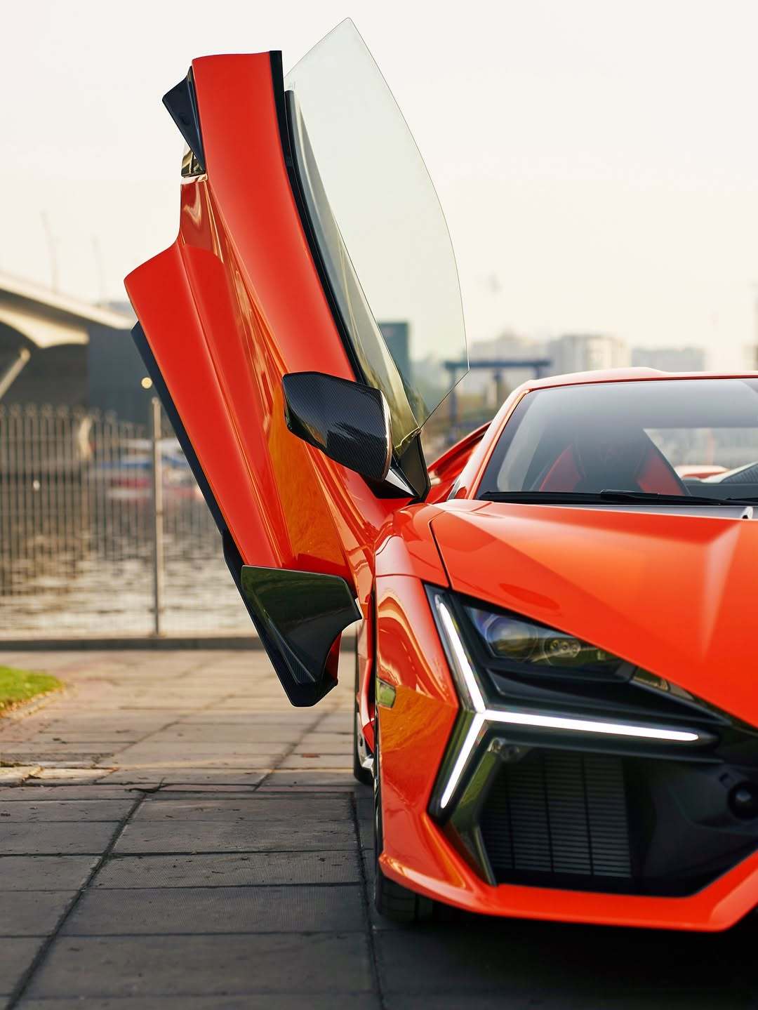 改车吧[超话] Lamborghini Revuelto ​​​