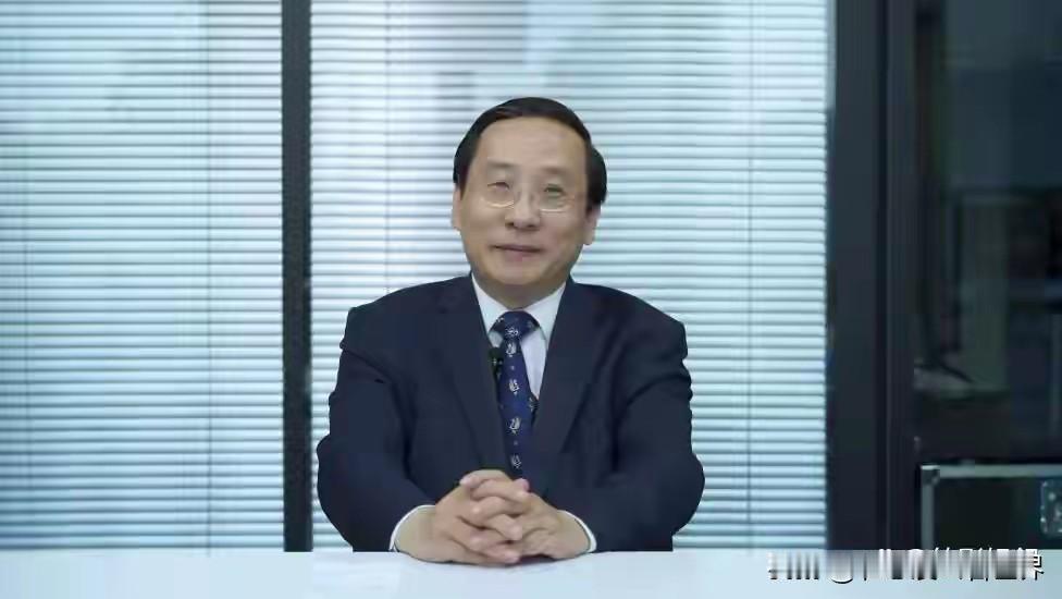 你有没有遇见过人前满口家国大义，
私下早已把资产、家人安置海外的人？
听完高志凯