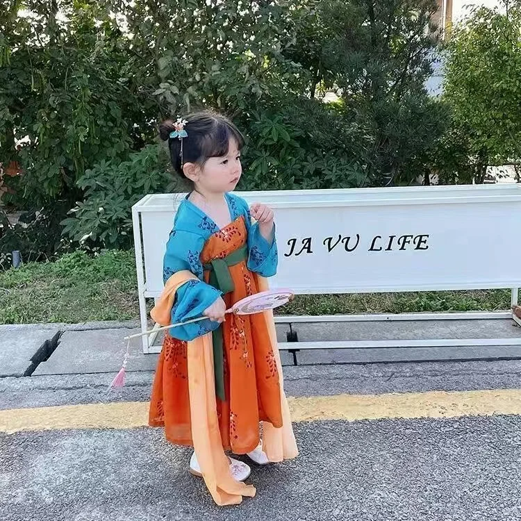 是穿汉服的小姑娘呀