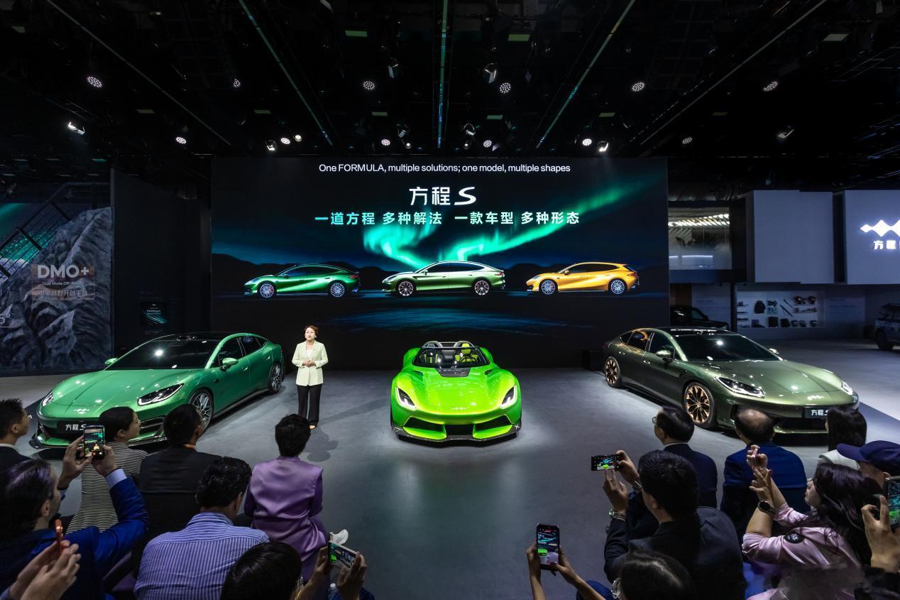 4月24日，2026北京国际汽车展览会盛大启幕。比亚迪集团整馆包场，在E3馆打造