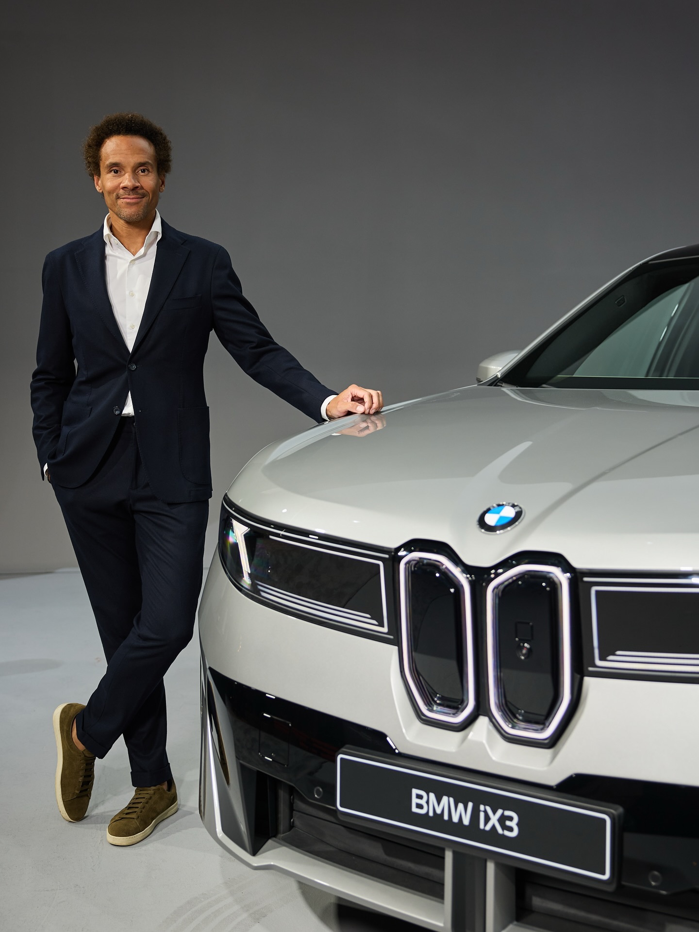 前几天不是在车展上见到了 BMW 设计师 Oliver Heilmer 先生了吗
