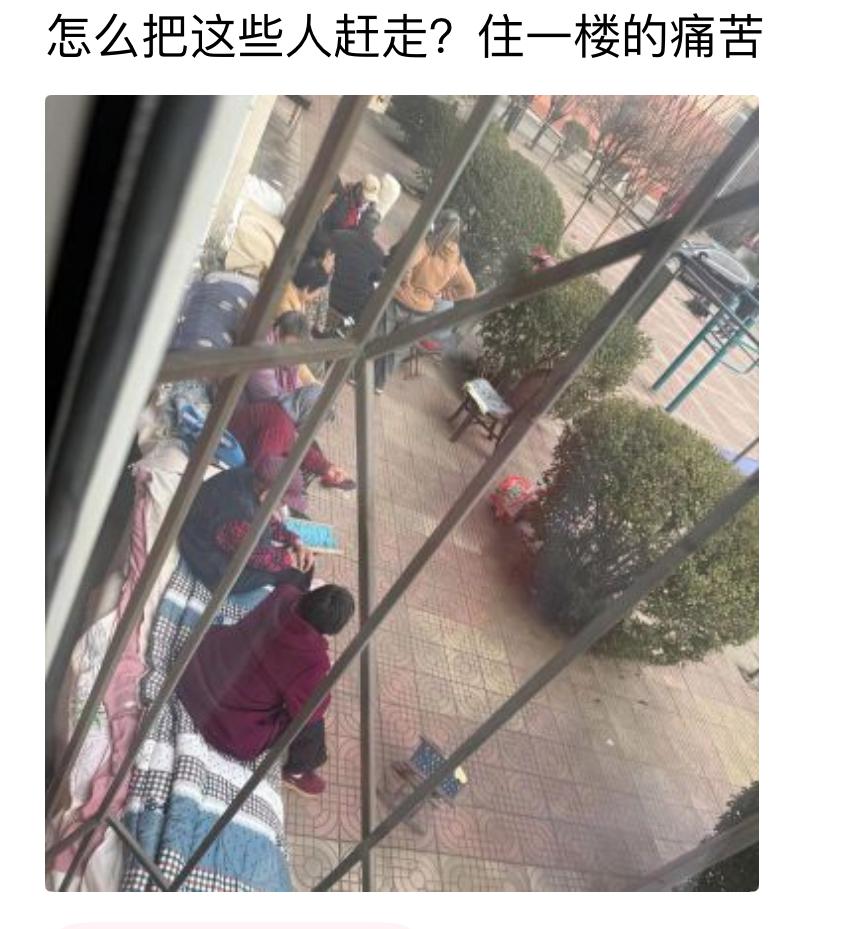 有家烧烤店起因特别随性：老板单纯爱吃烧烤，索性开了店，拿出一千块悬赏全网征集店名