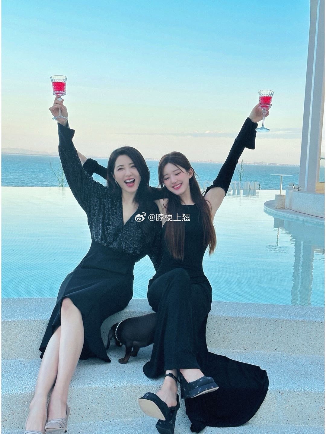 曾黎与赵露思大概是最高端的母女花了吧，贵气十足 