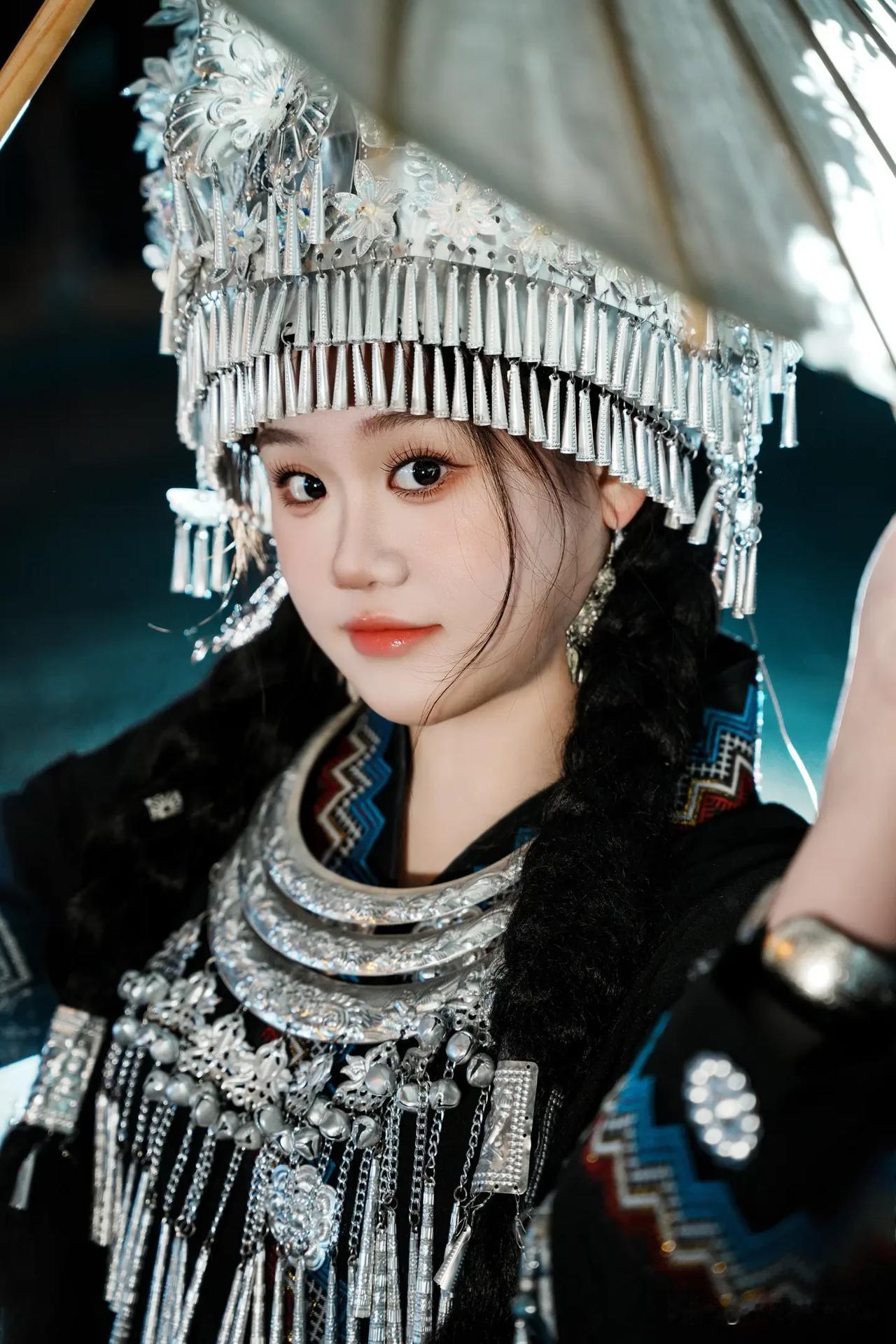 11月26日，奥运冠军张家齐发了41张照片，分享她的贵州旅行日记。

我去看了一