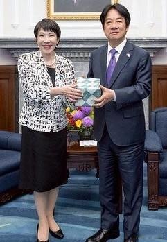 用一个成语
形容这两个