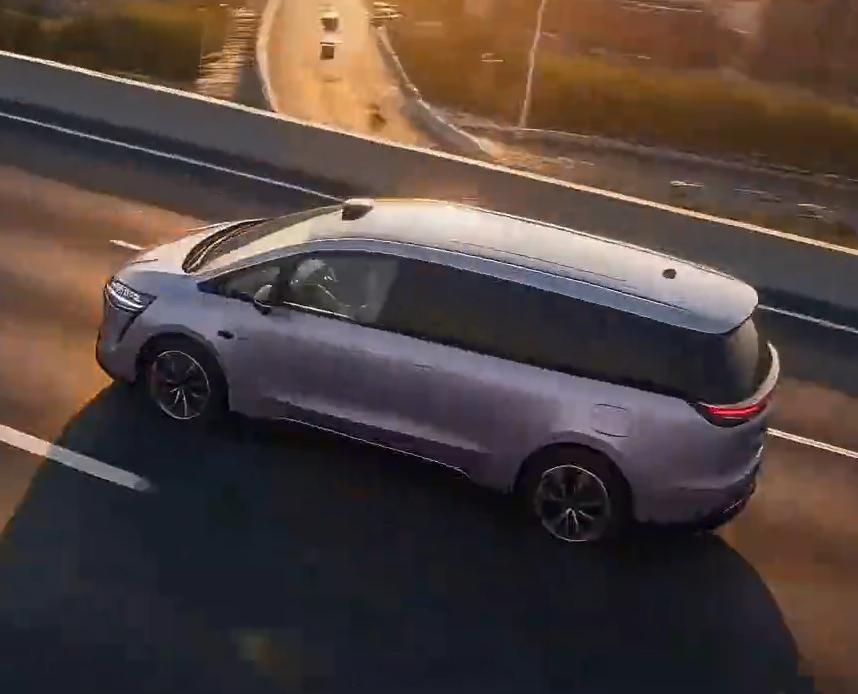 在 华为乾崑 最新的技术发布会预热视频上出现了两台看着没那么眼熟的 “新车” ?