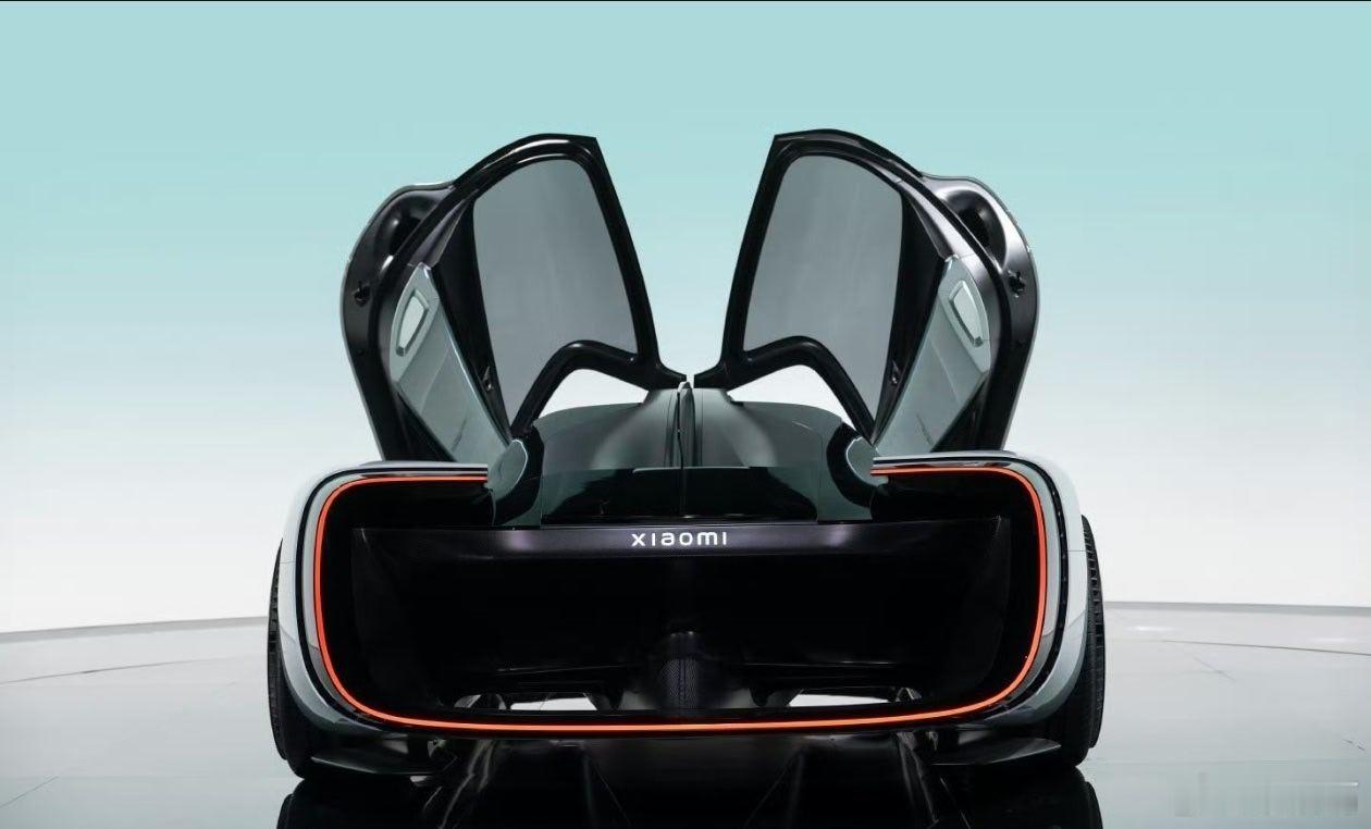 见到VGT实车，没有那种为了博眼球而堆砌夸张线条的感觉，低趴姿态、车身比例和细节