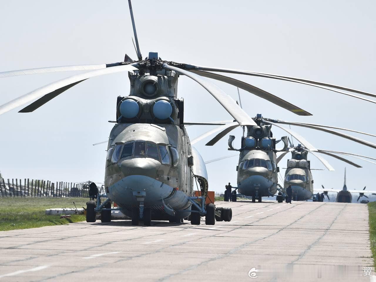 米-26超重型直升机的气场 