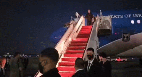 【内塔尼亚胡抵达美国将与特朗普会晤伊朗问题是重点】
当地时间2月10日，以色列总