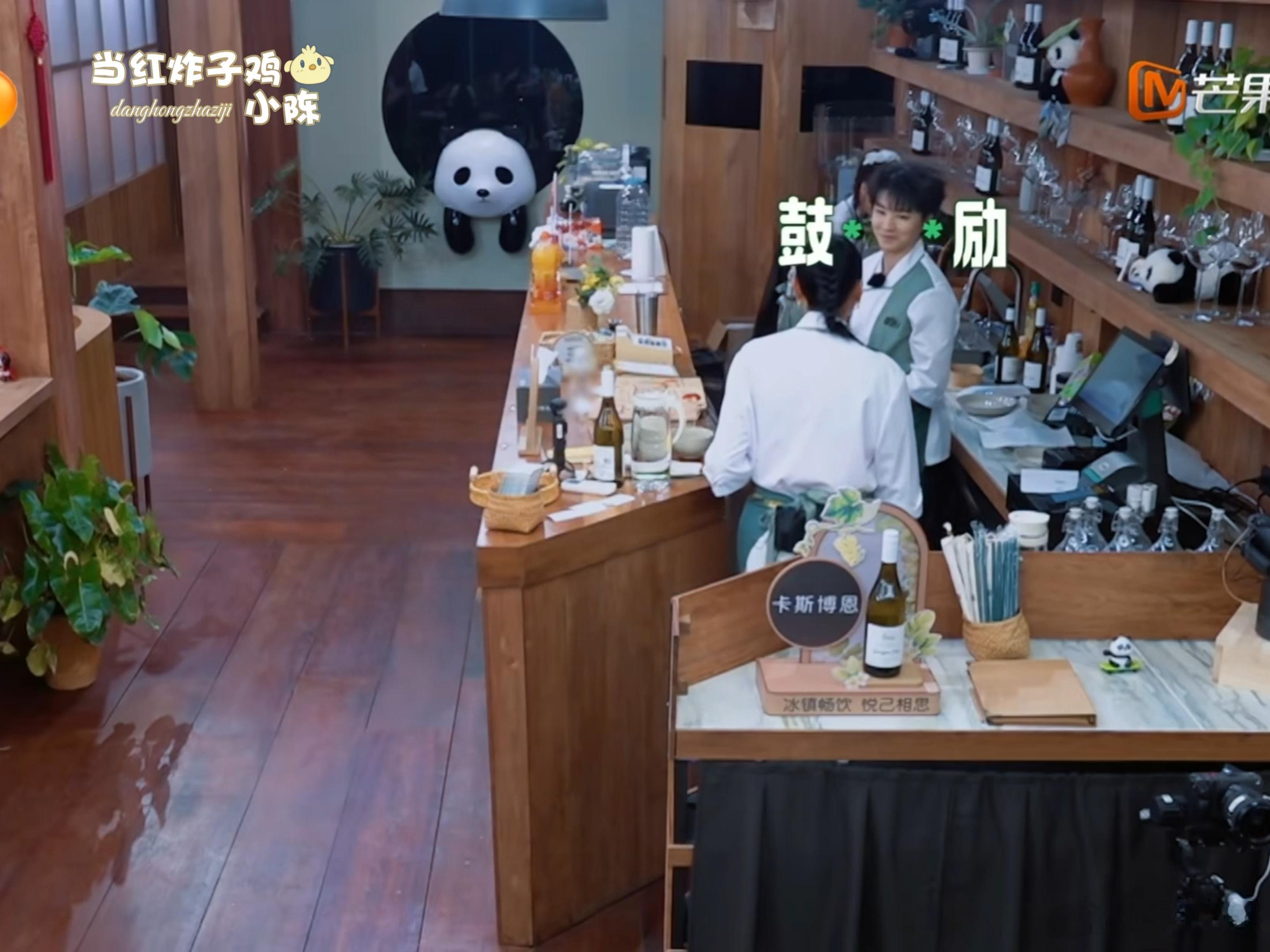 瞿颖看到王俊凯就像看到了主心骨 小凯就这样温柔的鼓励颖姐：颖姐可以的！过关了！
