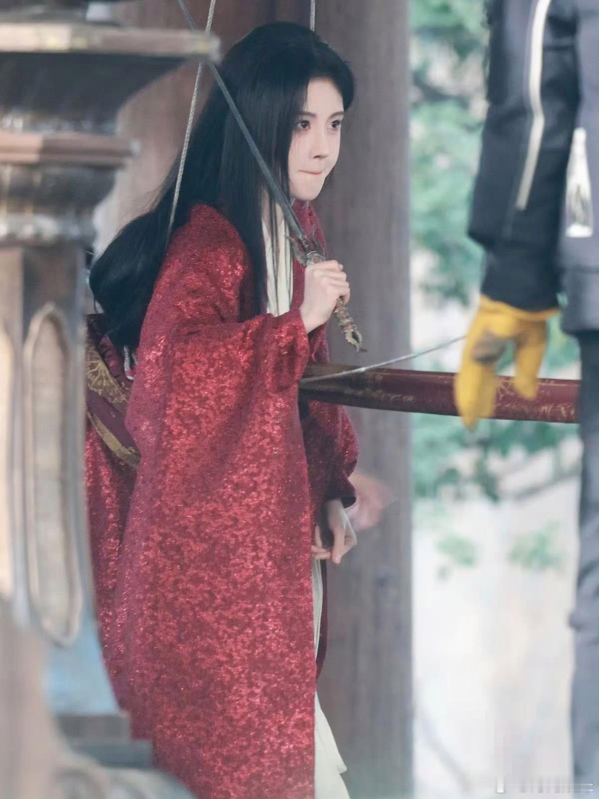 鞠婧祎这造型有点傻傻的？ 