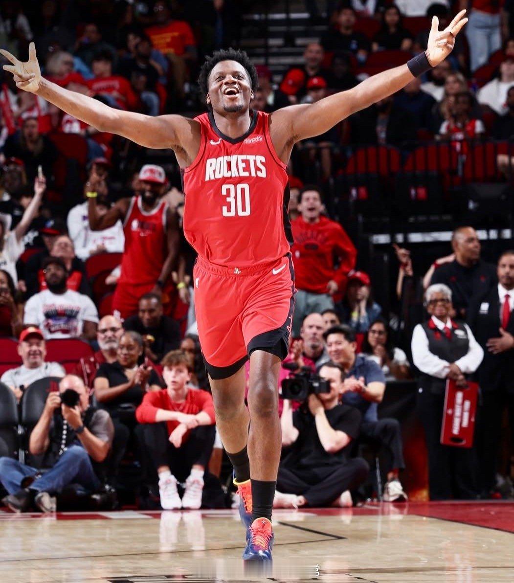 问：你们以10战9胜结束赛季，这股势头是从去孟菲斯路上的球队会议开始的。那次会议