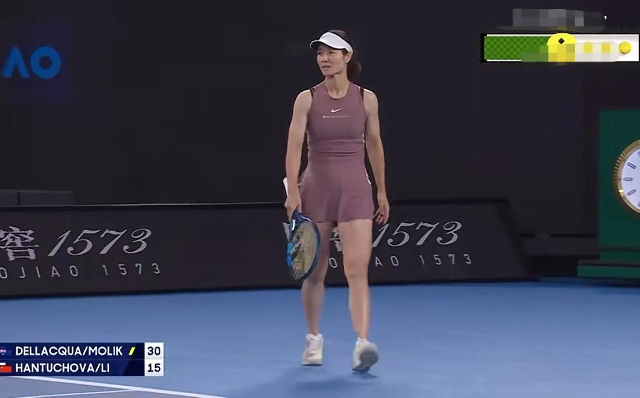 李娜越来越美了！[玫瑰]
受澳网组委会邀请，李娜出战元老赛女双比赛，在刚刚结束的