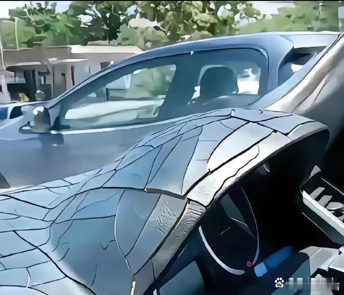 爱干净的车主朋友们，注意了！ 网友提醒，别用酒精擦拭内饰，不然就成了下面这样！ 