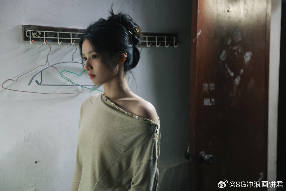 喊苗靖倒水可以召唤张婧仪张婧仪替苗靖给网友倒水 建议全网推广这个功能：喊苗靖倒水