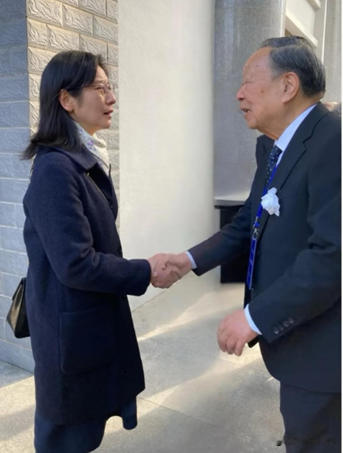 2025 年 2 月 10 日 10 时，黄旭华院士遗体送别仪式在武昌殡仪馆举行