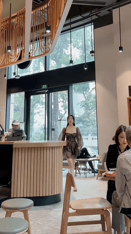 这么漂亮的女孩子究竟是谁在谈！ ​ ​​​