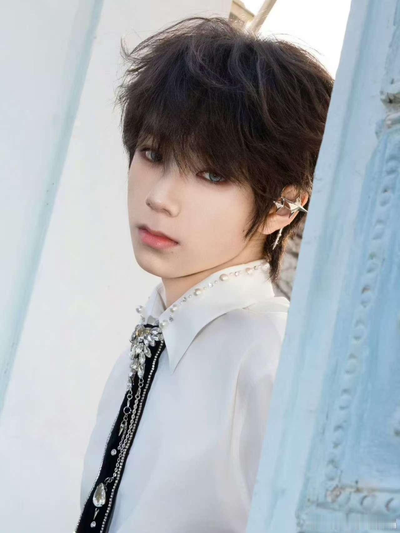 vogue拍的王橹杰穆祉丞vogue镜头下的王橹杰穆祉丞VOGUE发了王橹杰穆祉