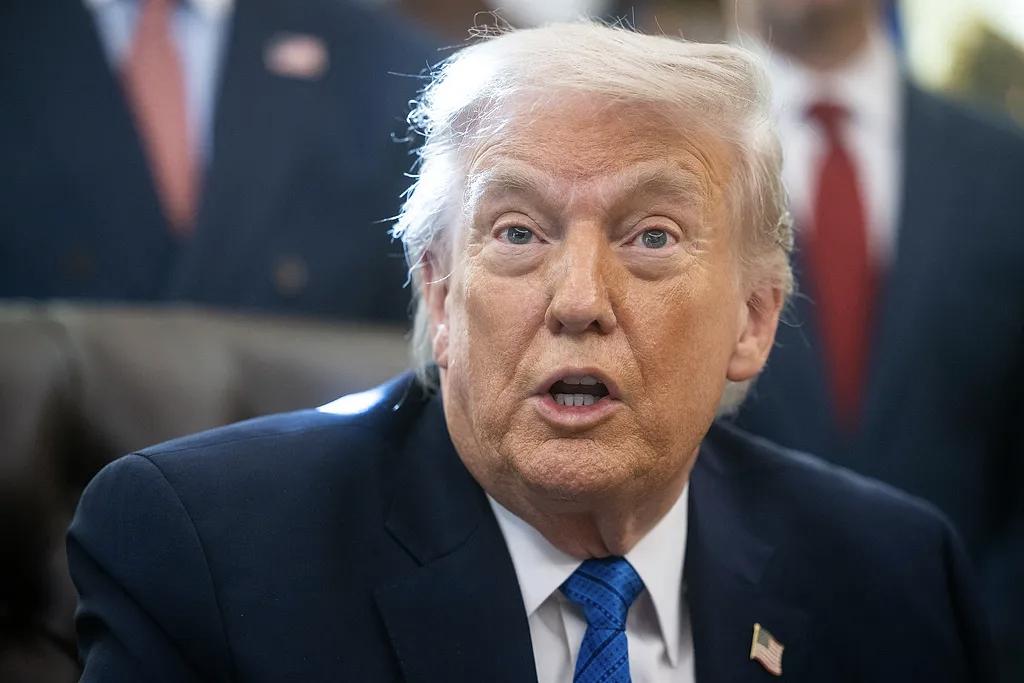 这也是没谁了。
特朗普：“关于古巴和格陵兰岛的问题，即将达成一致”。
他认为将达