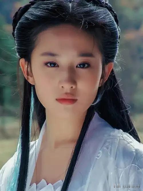 刘亦菲为何至今无人敢娶因为我们每个人喜欢的其实不是刘亦菲，而是小龙女，只是我们每