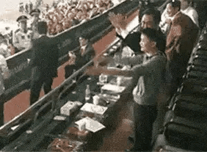 这是马云不再追加投资的原因大家股份一样，人家只认你不认我我怎么知道在你地盘会不会