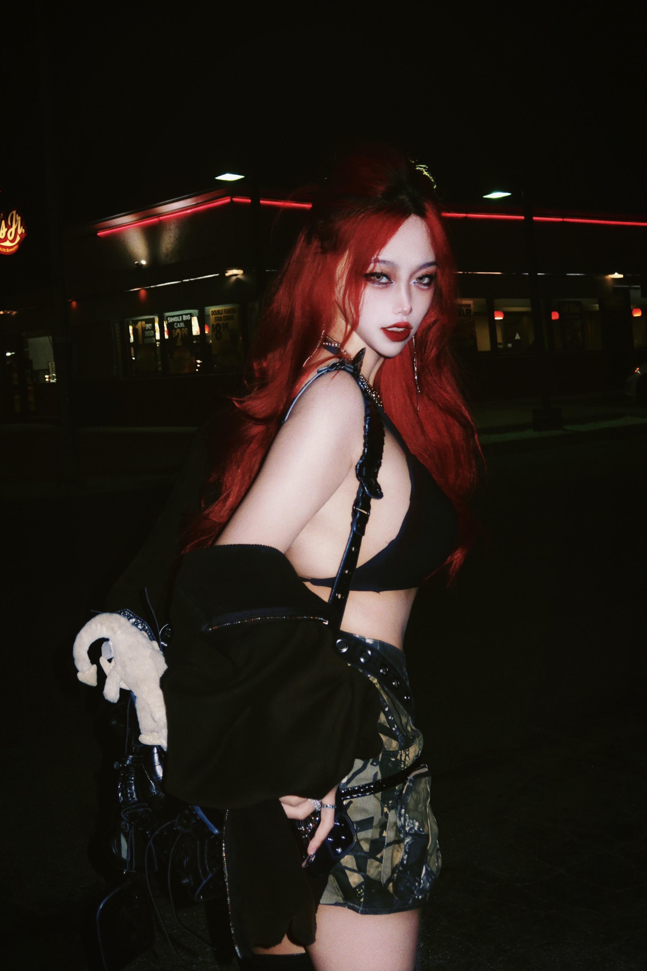 LA NIGHT.