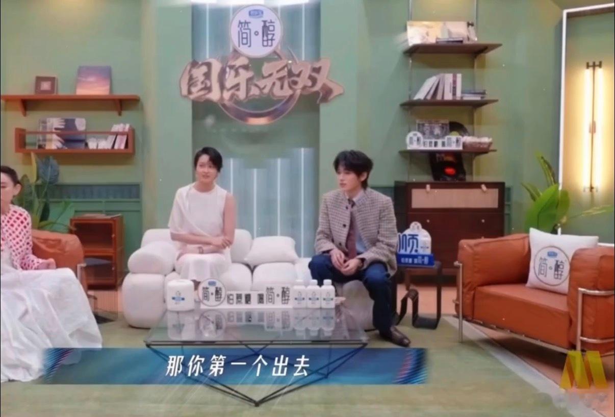 宋亚轩非常年轻的人气王 少年实力不容小觑！宋亚轩在国乐舞台上展现出超龄的专业水准
