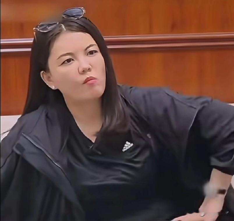 李湘: 又不教又不养生他干嘛呀，给自己添乱给孩子添乱给社会添乱，孩子悲惨你也悲惨
