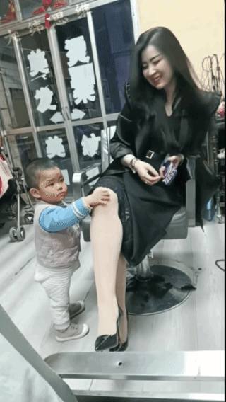 此时此刻
小家伙在想什么？