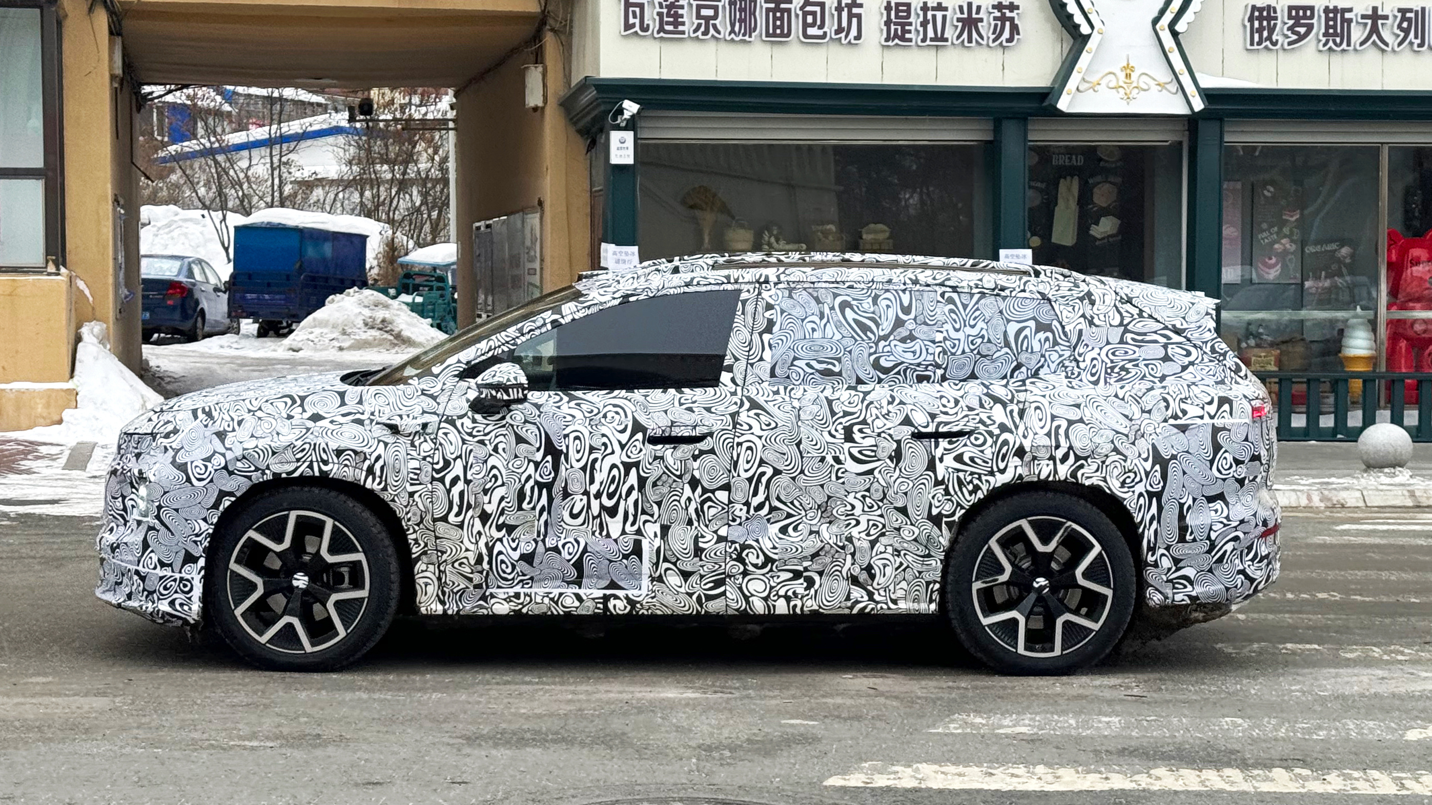 网传一汽大众全新纯电SUV，叫ID.AURA，去年明明是一款概念轿车，与ID.E